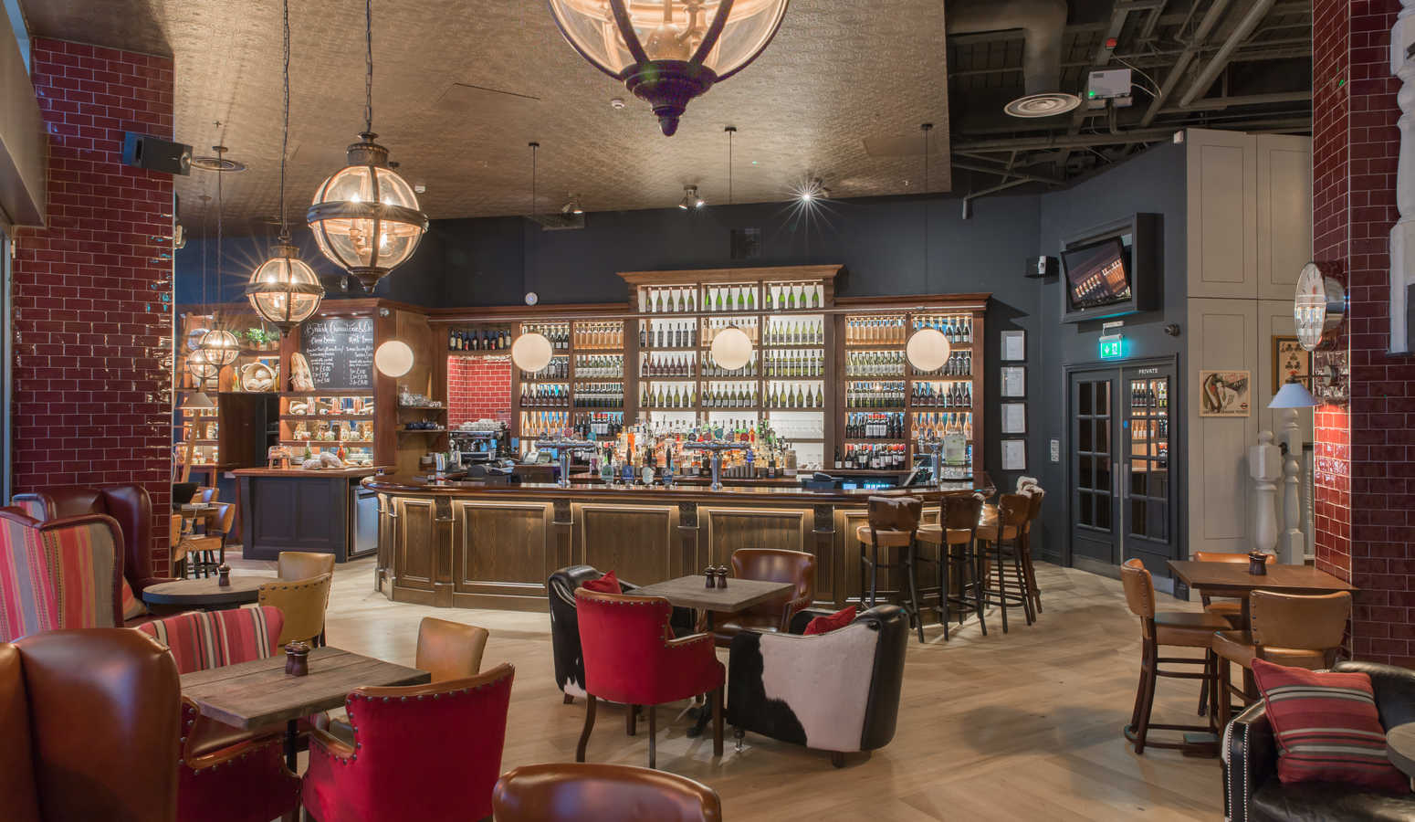 the-bull-young-s-pub-bar-in-westfield-shopping-shephard-s-bush